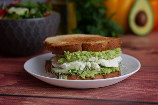 Чем перекусить, чтобы было не только вкусно, но и полезно для сердца: 3 варианта